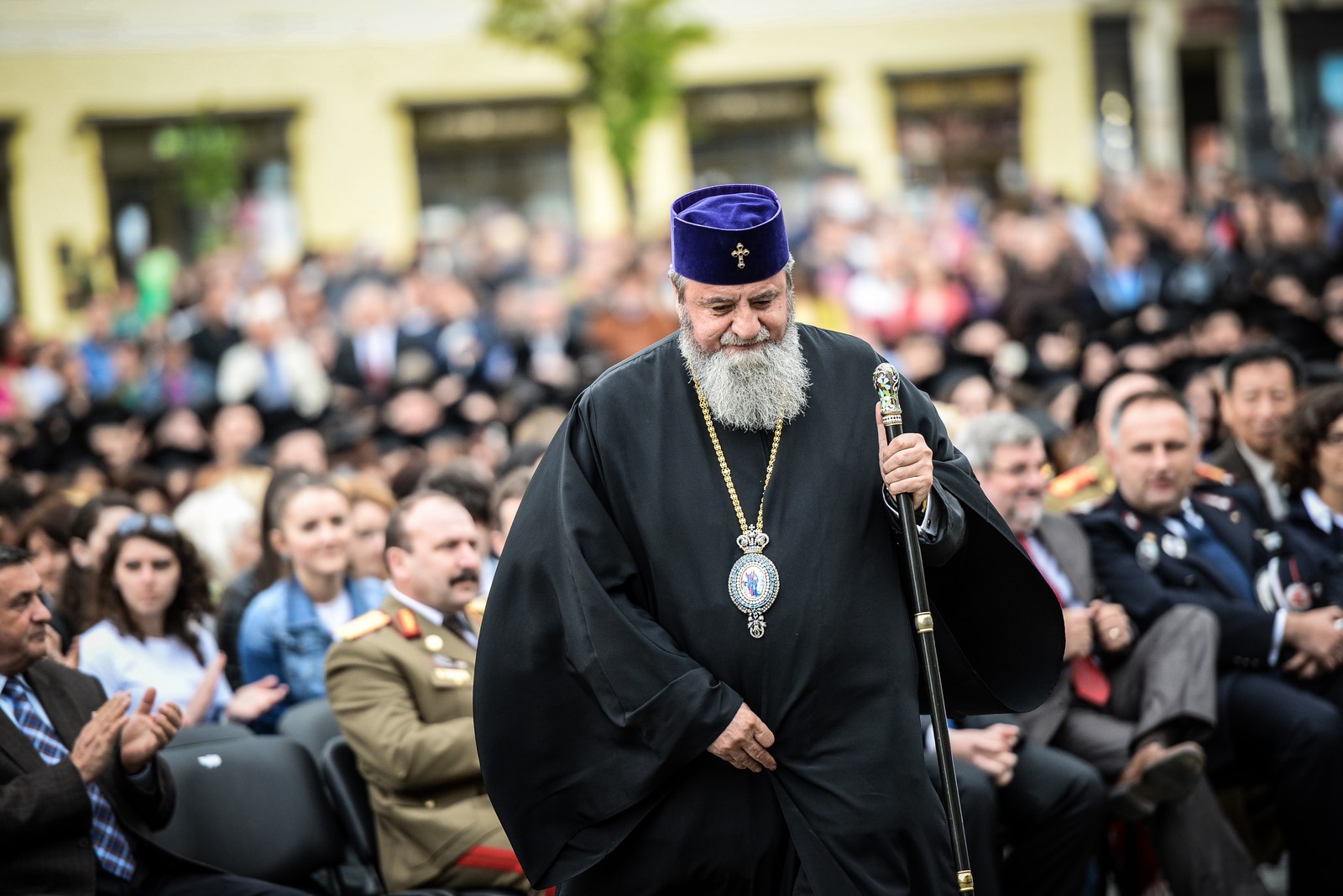 Mitropolitul Ardealului despre fumat: este un păcat, duce treptat la o moarte lentă, dar sigură