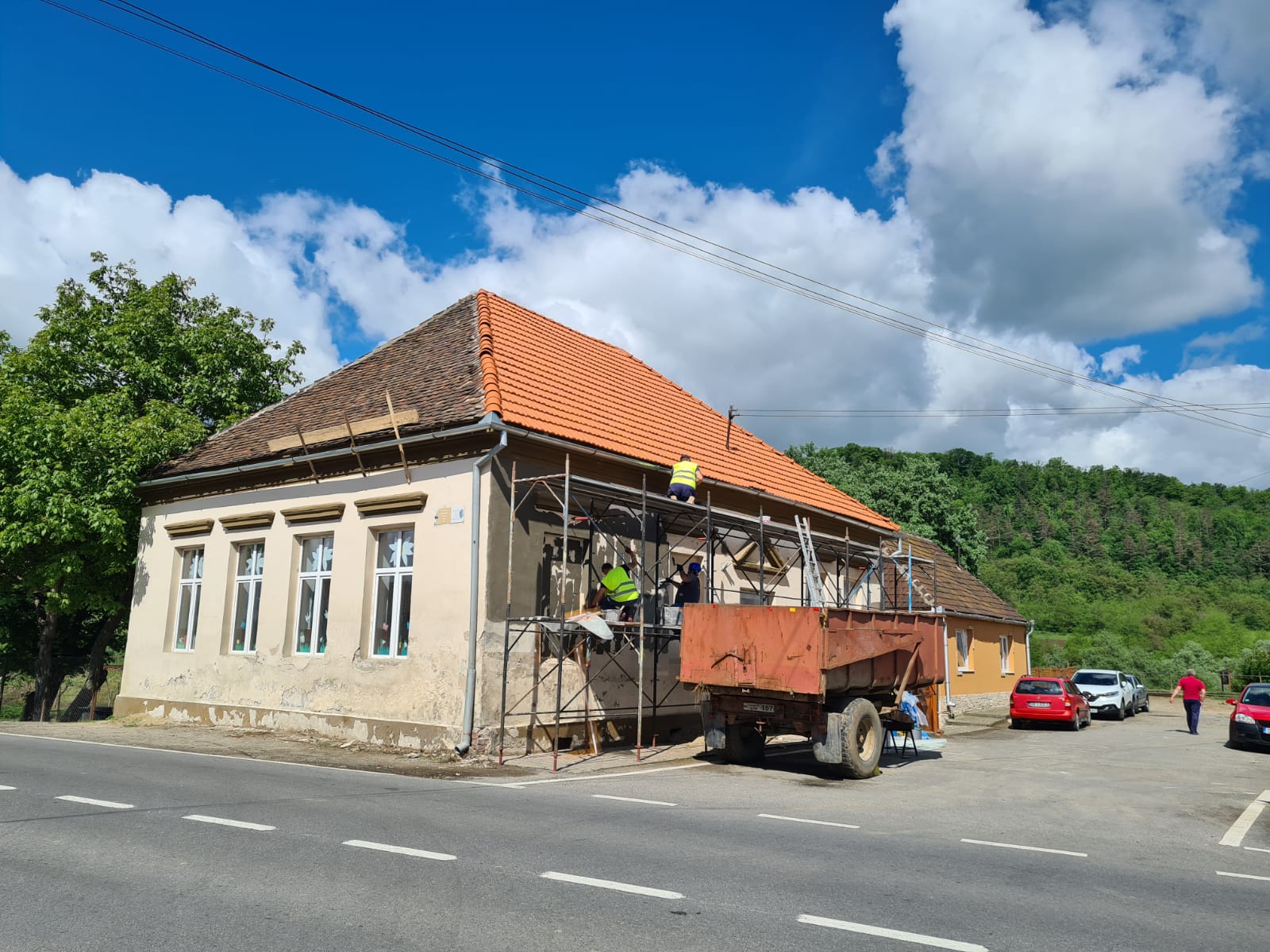 Renovări exterioare la grădinița din Agârbiciu și investiții pentru întreținerea spațiilor verzi din comuna Axente Sever           