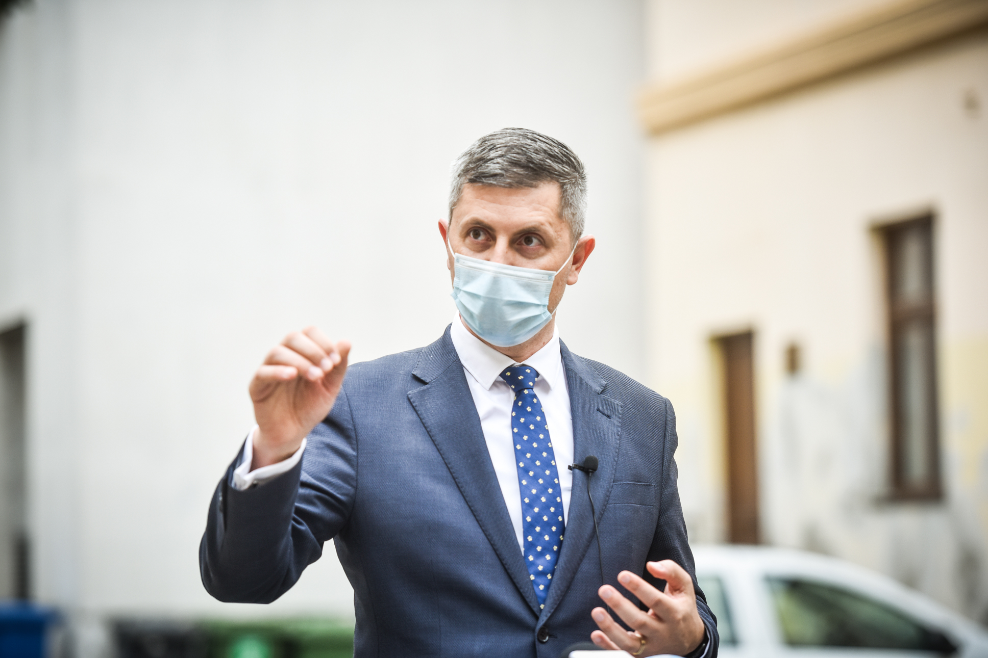 Barna spune că a propus ca românii vaccinaţi să poată participa la nunţi, botezuri, meciuri de fotbal