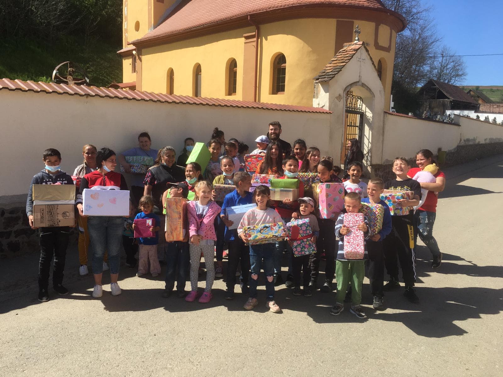 În Săptămâna Mare copiii Grădiniței „Căsuța Poveștilor” din Sibiu au învățat să dăruiască
