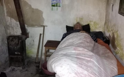 Povestea neromanțată a familiei care trăiește de mai bine de 33 de ani în câmp, în Șelimbăr
