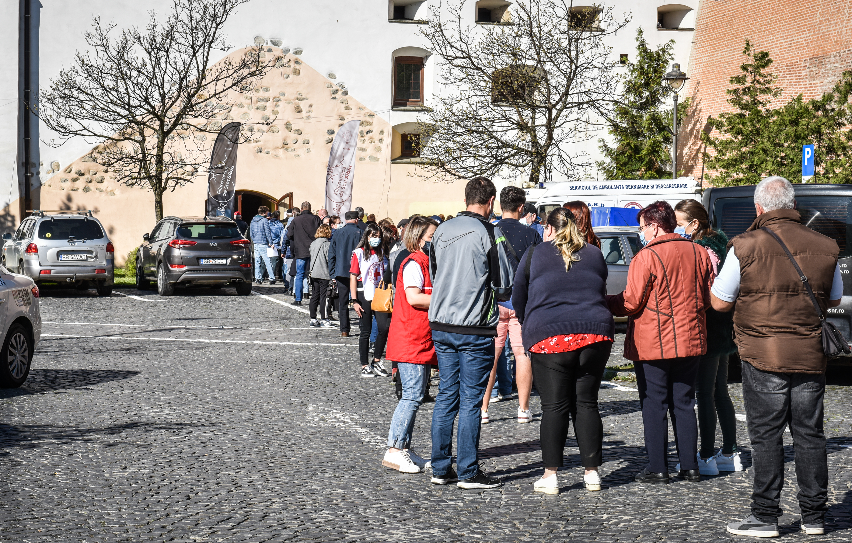 FOTO Coadă la vaccinare, la ”Summit-ul Muzical”. ”S-a ivit oportunitatea asta, am venit”