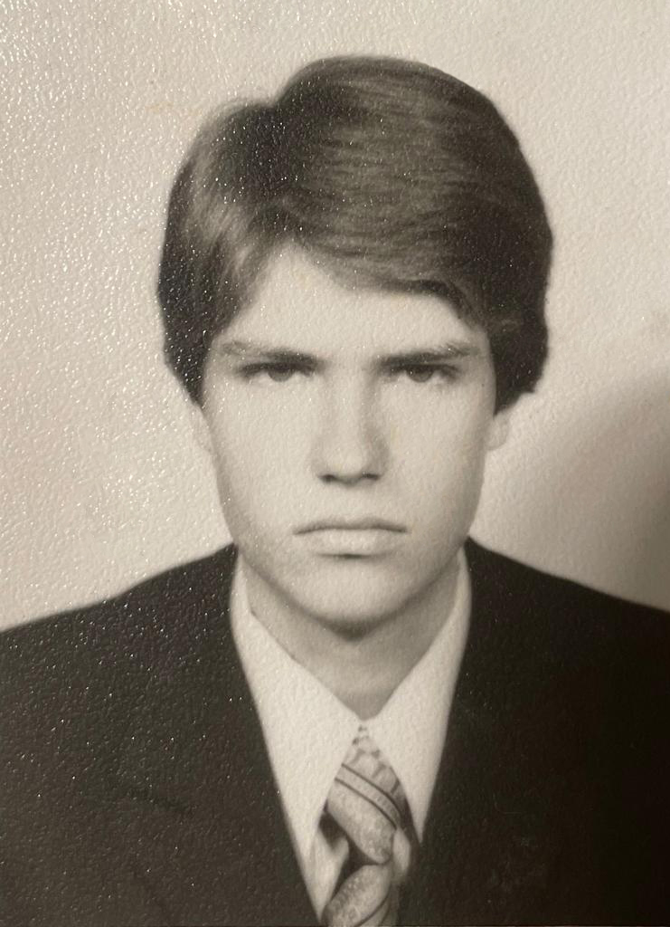 Klaus Iohannis, amintiri din copilărie. Președintele a publicat o fotografie de când avea 17 ani