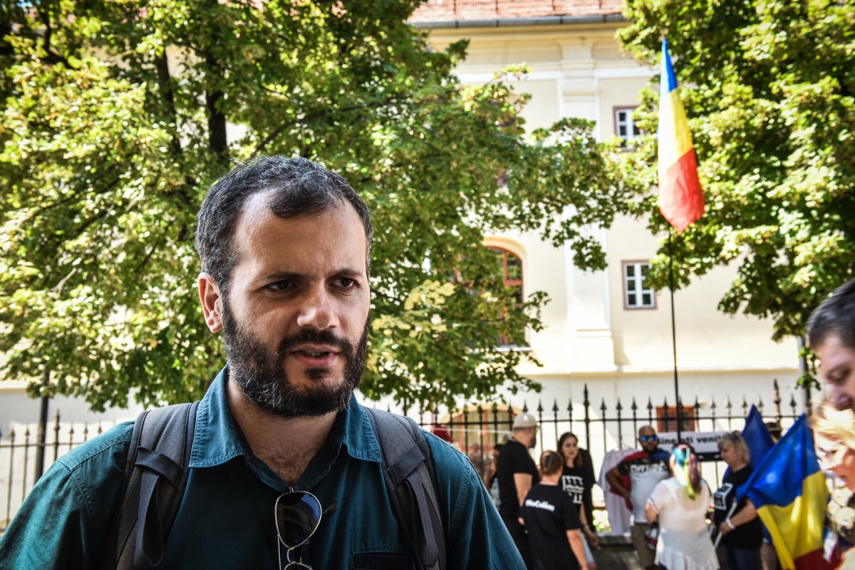Aproape 400  de persoane au semnat petiția lansată de Radu Vancu pentru schimbarea numelui Școlii „Radu Selejan” în Mircea Ivănescu