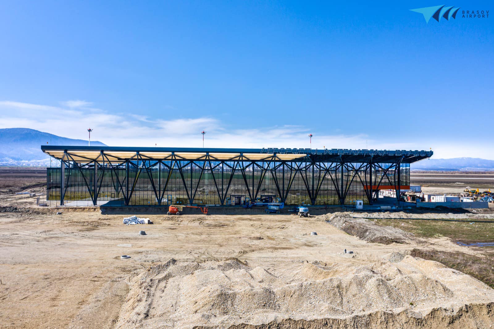 Brașovenii s-au regrupat după scandalul provocat de Construcții SA. Au selectat un nou constructor pentru aeroport