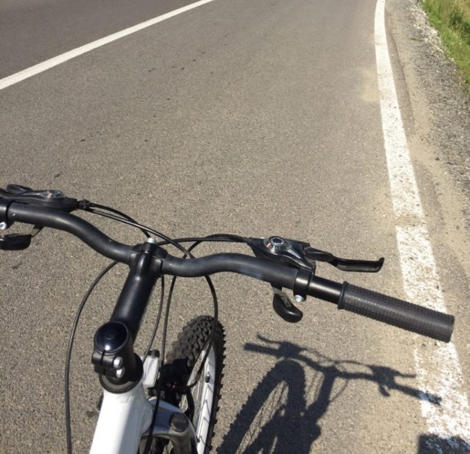 Un jandarm aflat în timpul liber a ajutat un copil rănit cu bicicleta