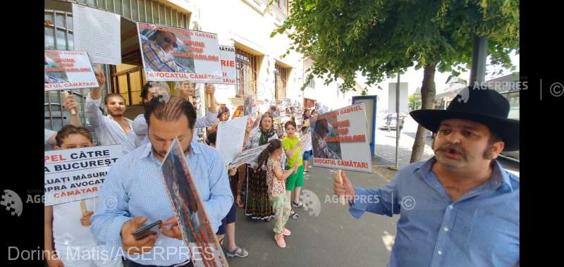 Protest de stradă la Tg. Mureș împotriva unui cămătar din Sibiu. ”Urmează să fiu evacuat din locuință”