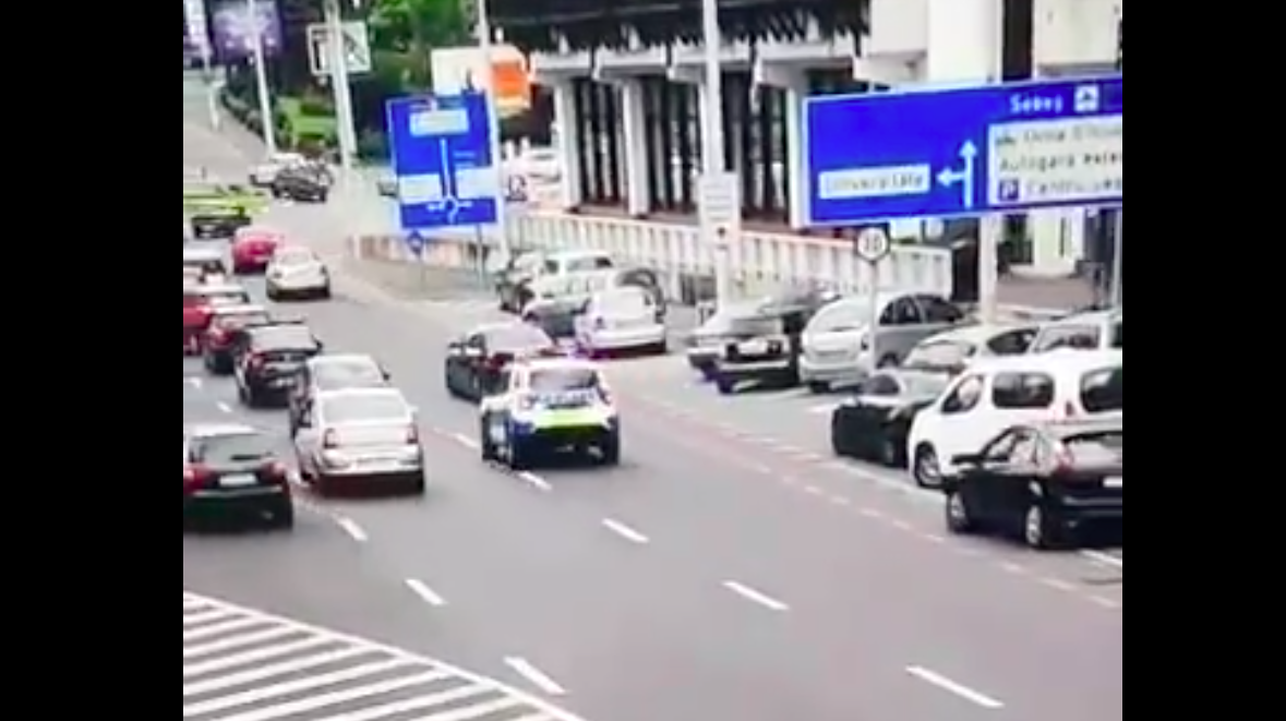 VIDEO Șofer urmărit de poliție în trafic, în centrul Sibiului. „Inconștiență maximă”