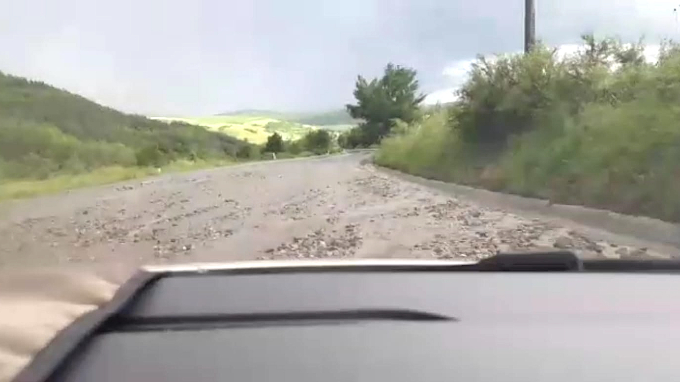 VIDEO Drumul dintre Sibiu și Mediaș a fost afectat de aluviuni