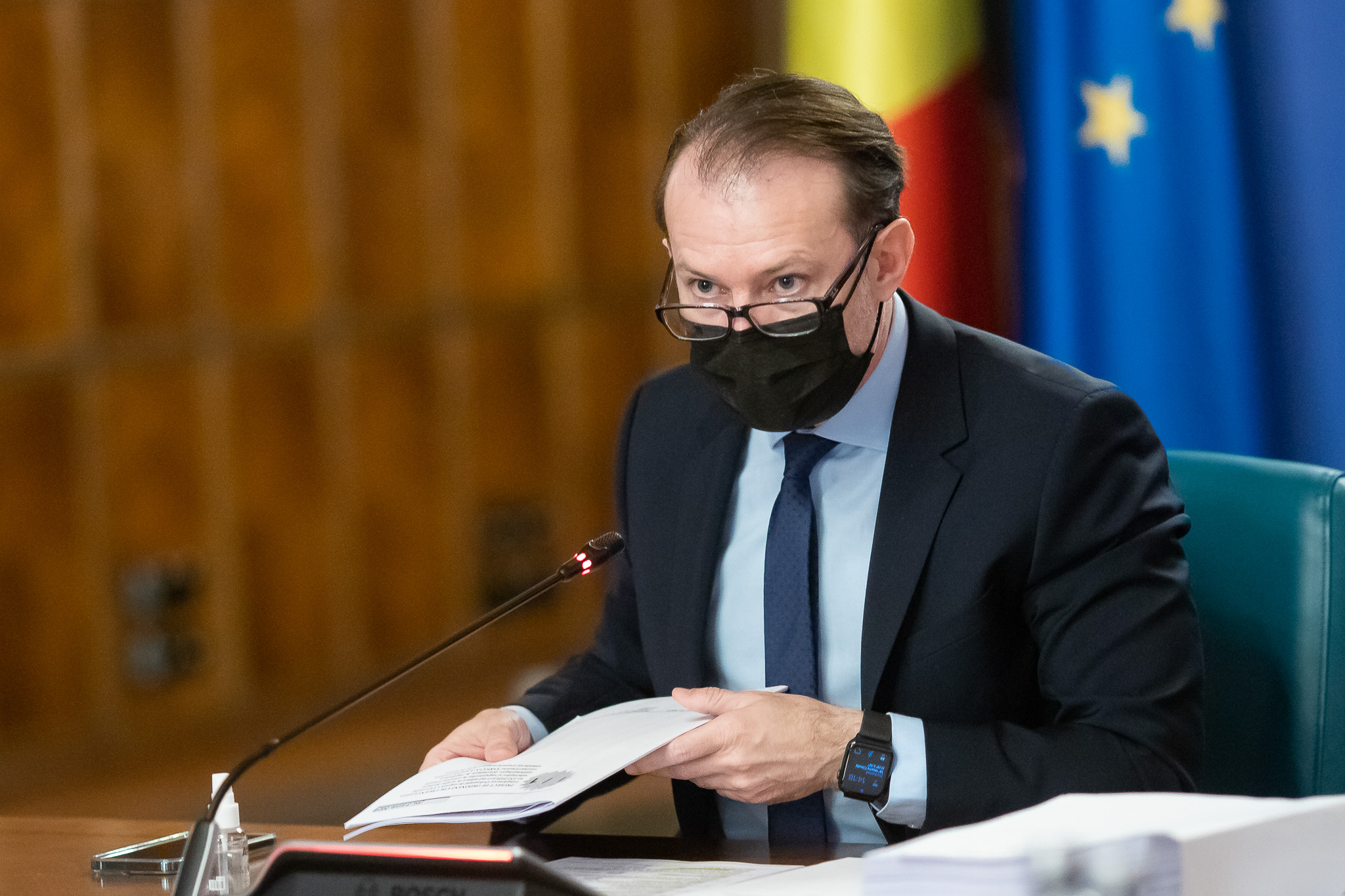 Cîţu spune că nu vrea o taxă care să descurajeze înmatricularea maşinilor vechi
