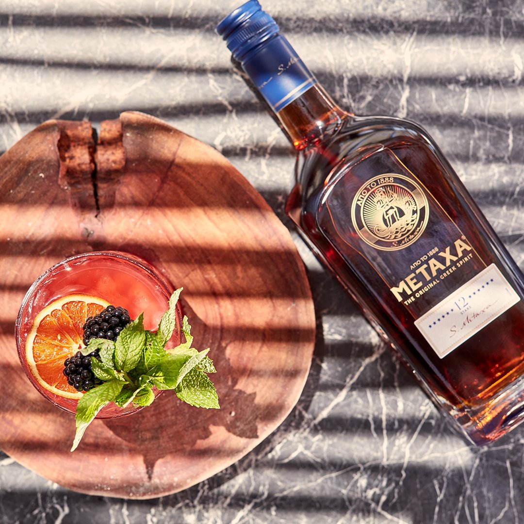 Farmecul verii e completat de aroma Metaxa!