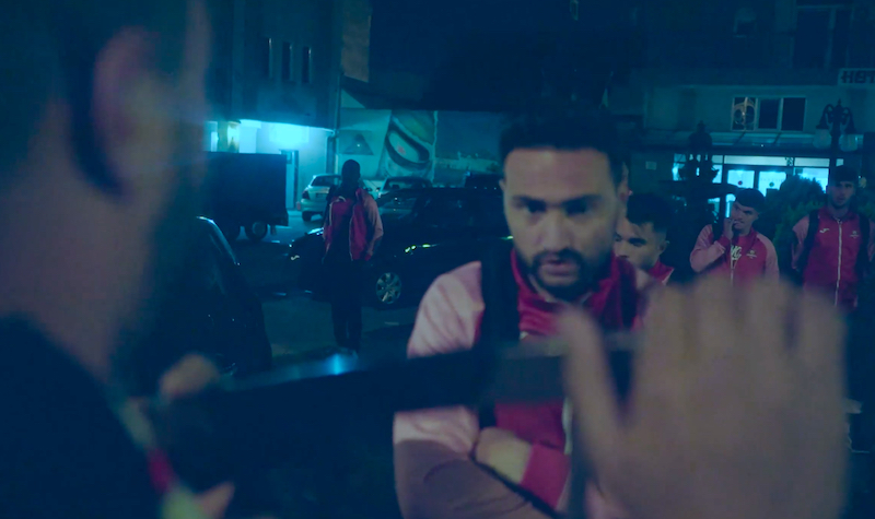 VIDEO – Suporterii adevărați sunt alături de echipă și la bine și la greu. ”O să ajungeți ca mine, un nimeni în drum!”