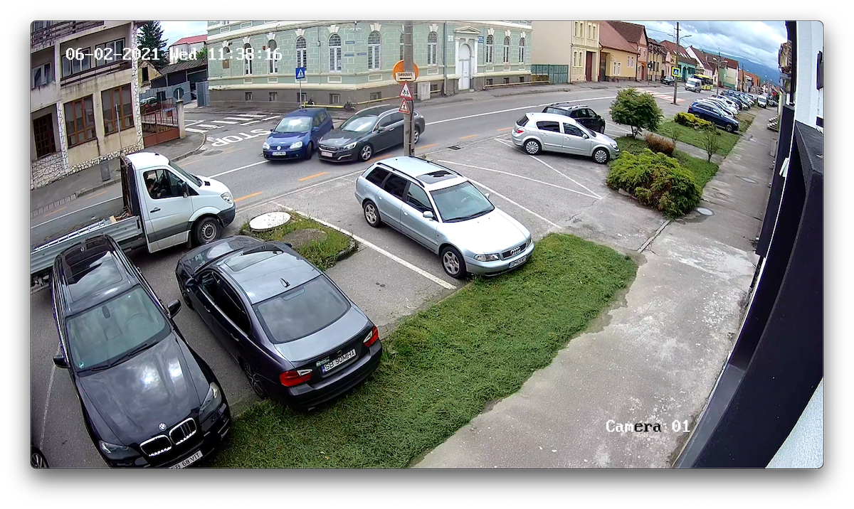 VIDEO Poliția caută un șofer care a provocat o tamponare, apoi a plecat