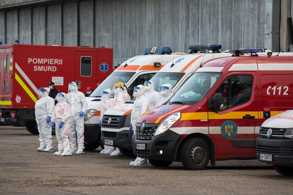 Două persoane testate pozitiv și un deces au fost raportate la Sibiu