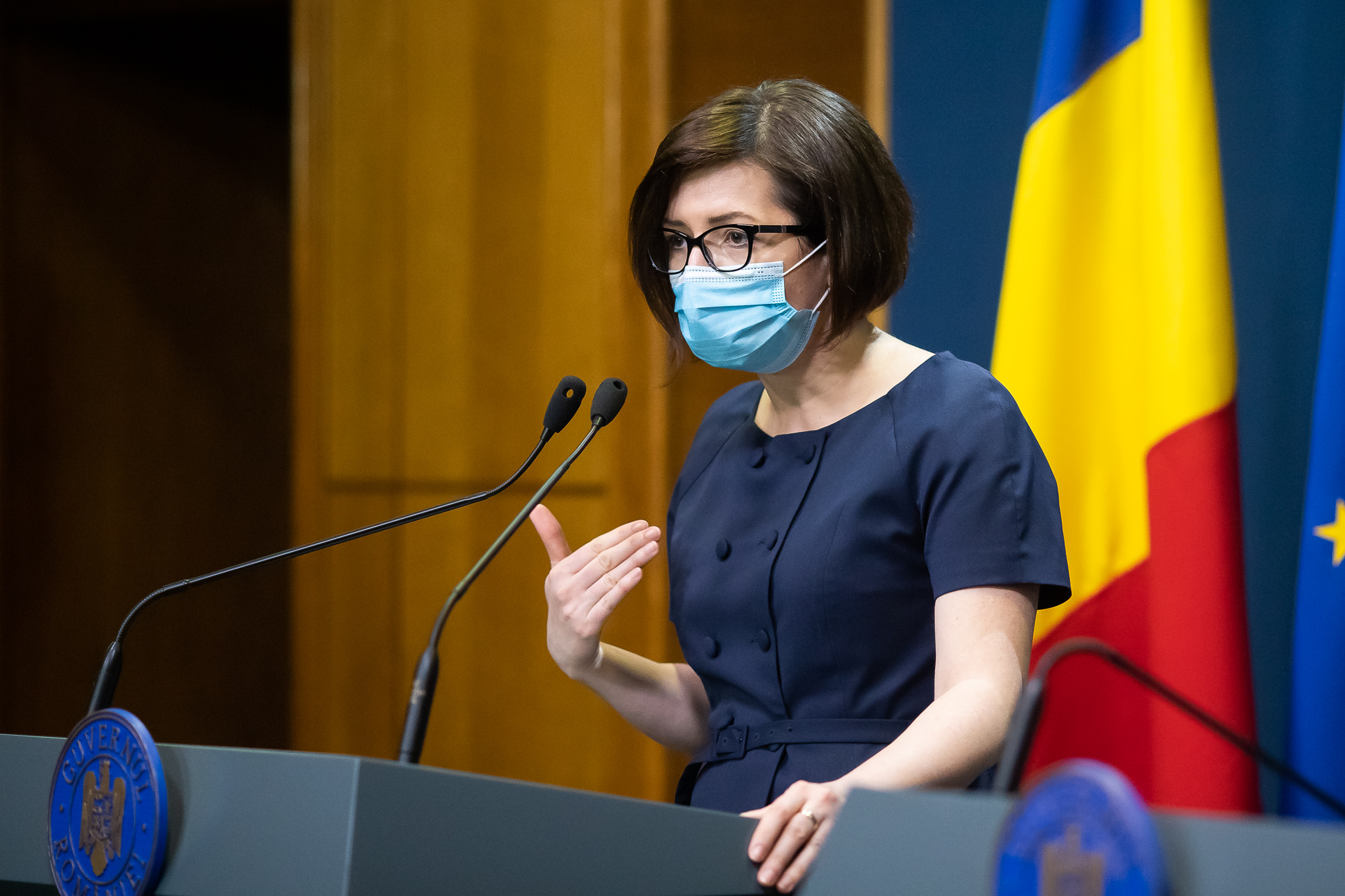 Prima reacție pe tema dezinfectaților diluați descoperiți de Turnul Sfatului: ministrul Sănătății vrea să vadă dacă e cazul unor controale