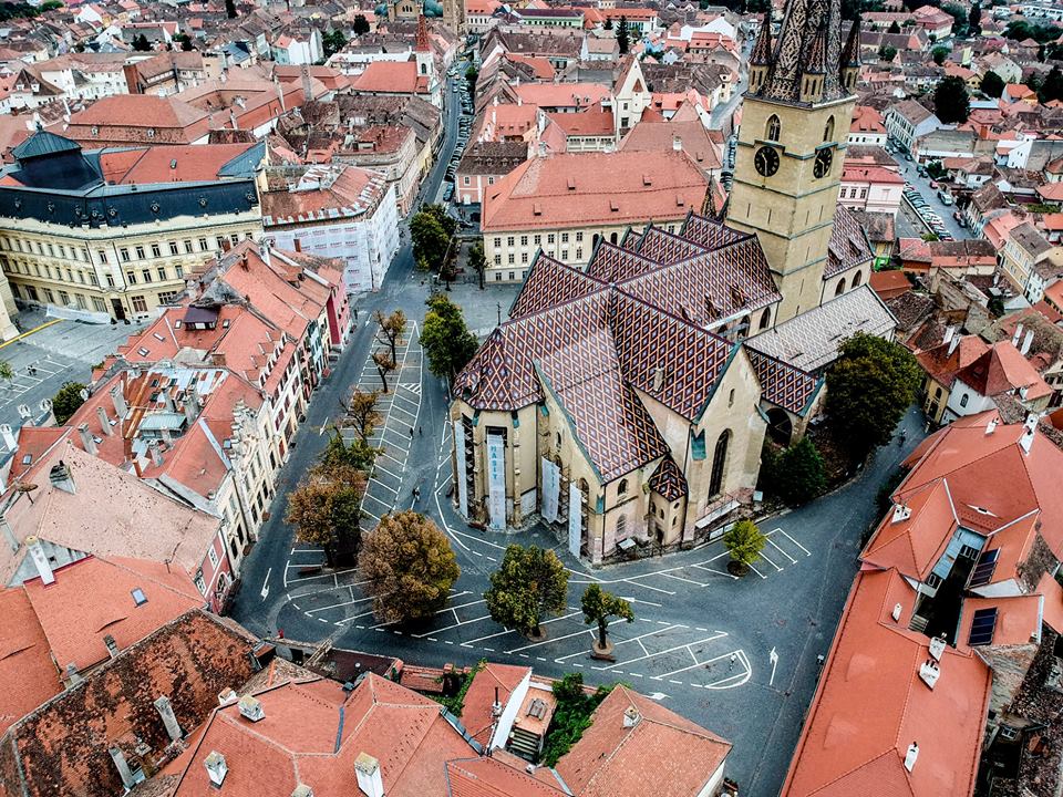 Miturile urbane ale Sibiului. Vântul bate mai tare, vâlcenii au invadat orașul, centrul țării e aproape, ploaia vine de la Ocna, iar orașul nu a fost niciodată cucerit