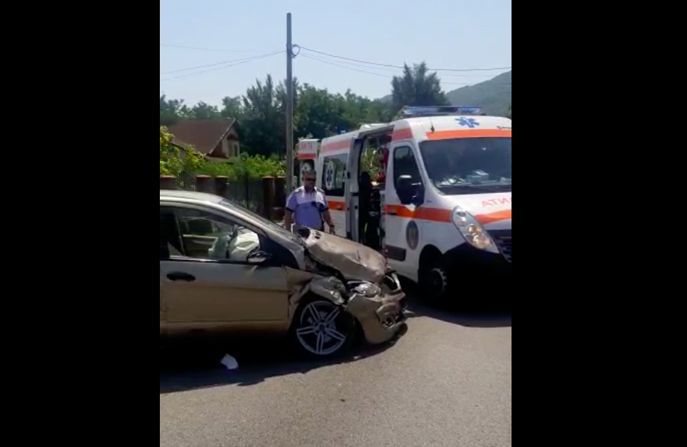 Accident pe Valea Oltului. Traficul este blocat pe sensul de mers spre Sibiu