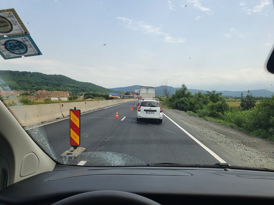 FOTO - Trafic îngreunat între Sibiu și Veștem. Drumarii refac marcajele rutiere