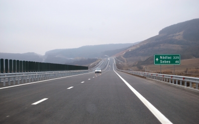 Infotrafic: Circulaţie îngreunată pe A1 Sibiu - Deva din cauza ploii. Vizibilitate scăzută