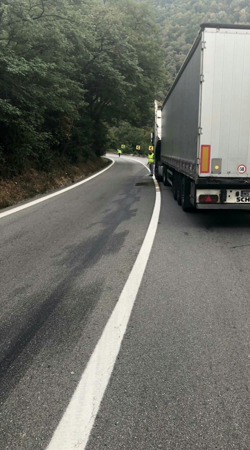 Trafic îngreunat pe DN7, la Tălmaciu. Un TIR s-a oprit pe sensul de mers spre Vâlcea