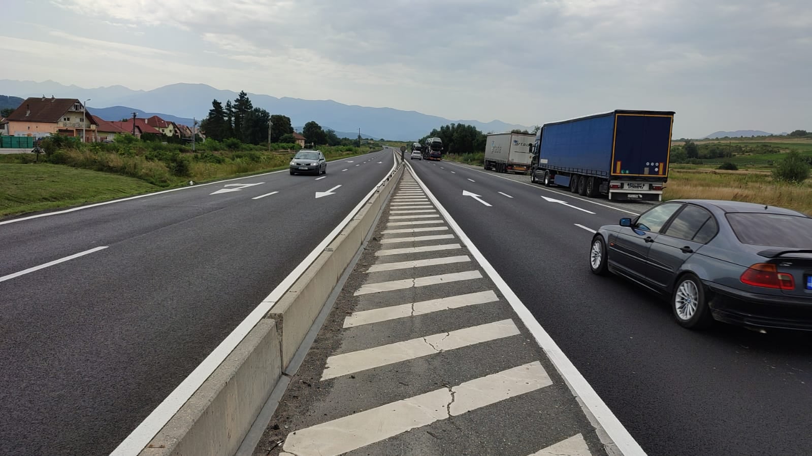 FOTO - Direcția de Drumuri a finalizat asfaltarea și marcajele între Sibiu și Veștem: 15 km nou nouți