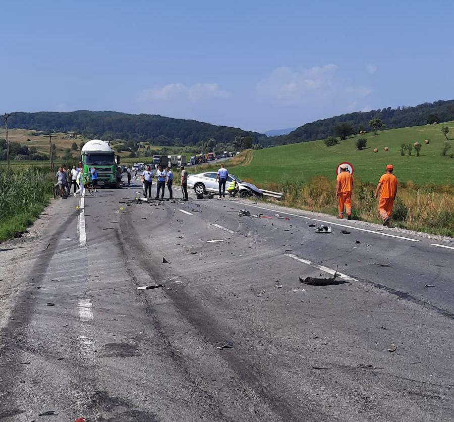 ACTUALIZARE FOTO Șoferul rănit în accidentul grav de pe DN 1 este cetățean străin