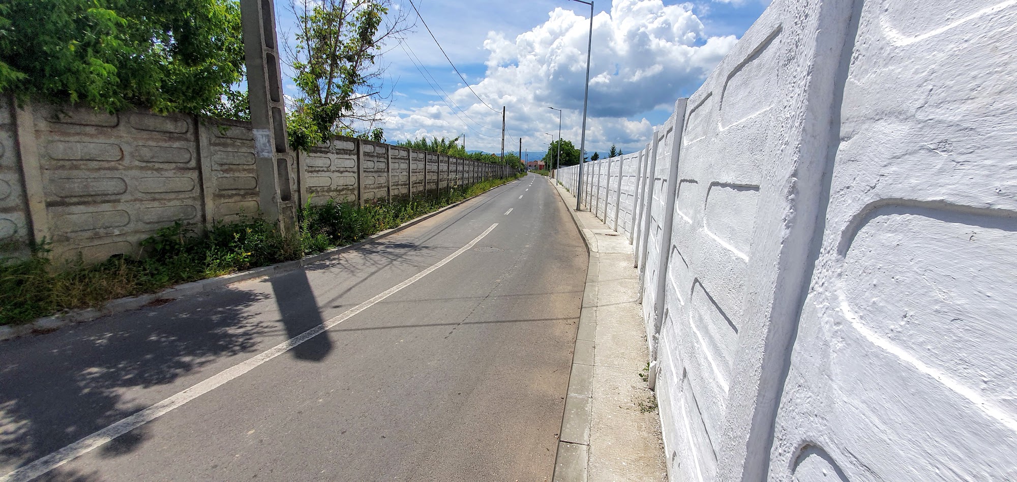 34 de cm, cu tot cu bordură. Topul celor mai înguste trotuare are un nou lider