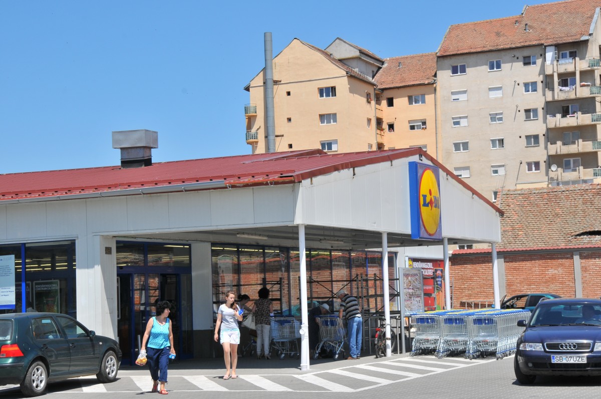 Cu două noi magazine în construcție în Sibiu, Lidl începe să etajeze magazinele existente