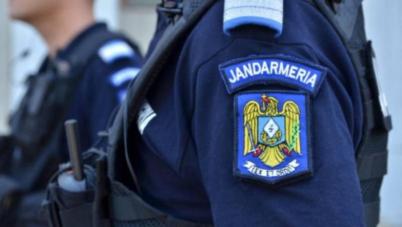 Un copil de șase ani s-a pierdut de mama sa, în Turnișor. Jandarmii l-au găsit speriat și dezorientat