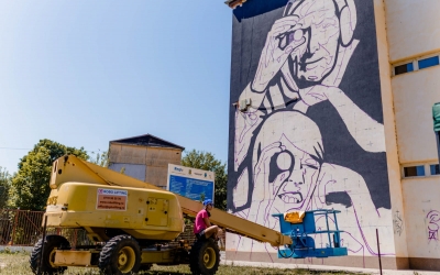 După Sibiu, Street Art Festival colorează zidurile și în Satu Mare. „Ne dorim să dăm viață întregii țări”