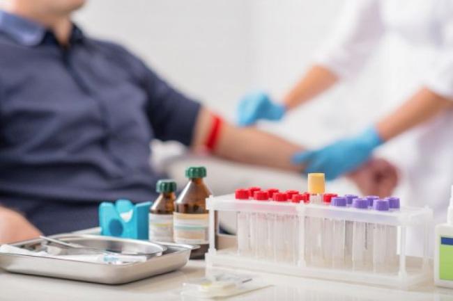 UTIL - Cum pot cei peste 40 de ani sa facă analize gratuite, chiar dacă clinicile nu mai au fonduri