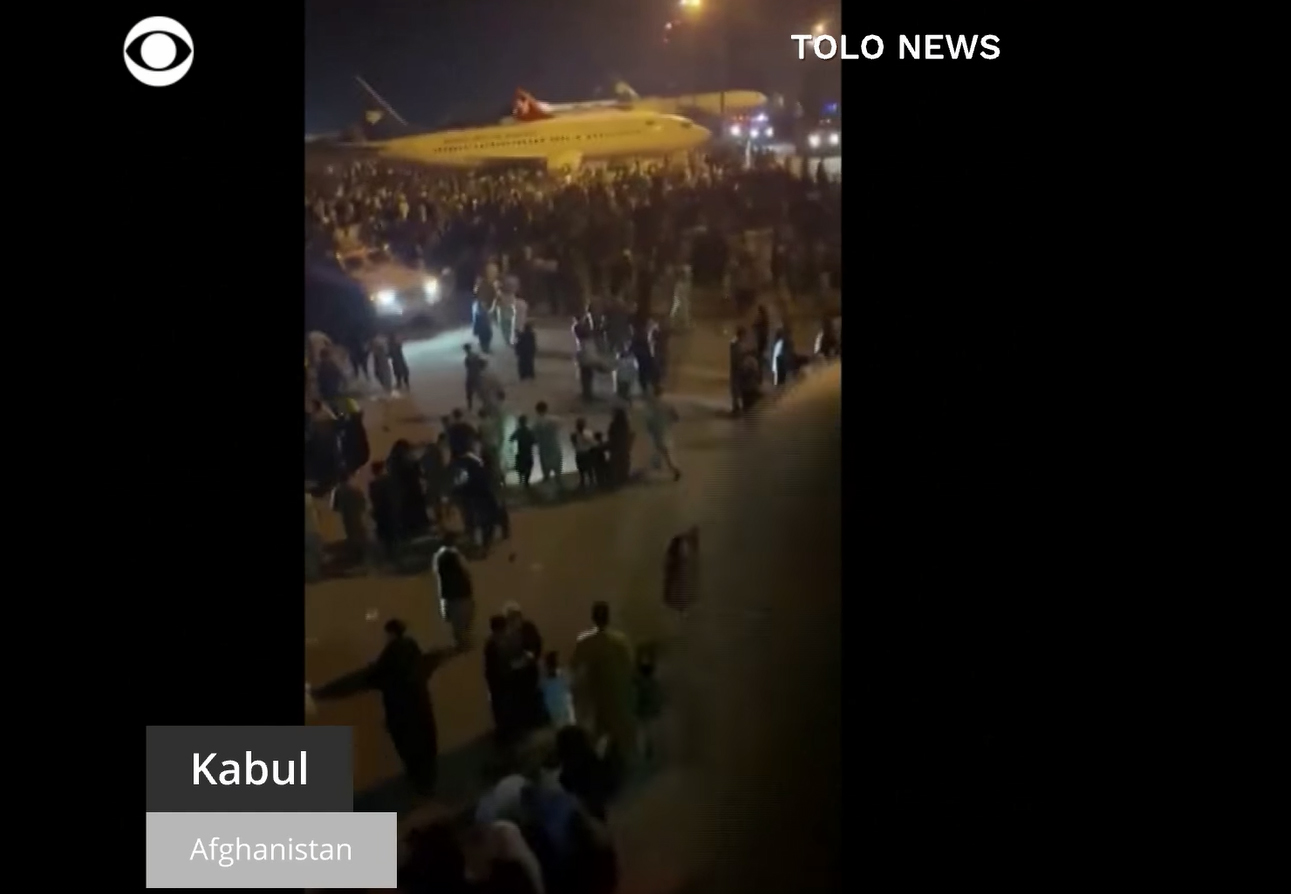 Afganistan: Cel puţin cinci persoane au decedat în haosul de la aeroportul din Kabul