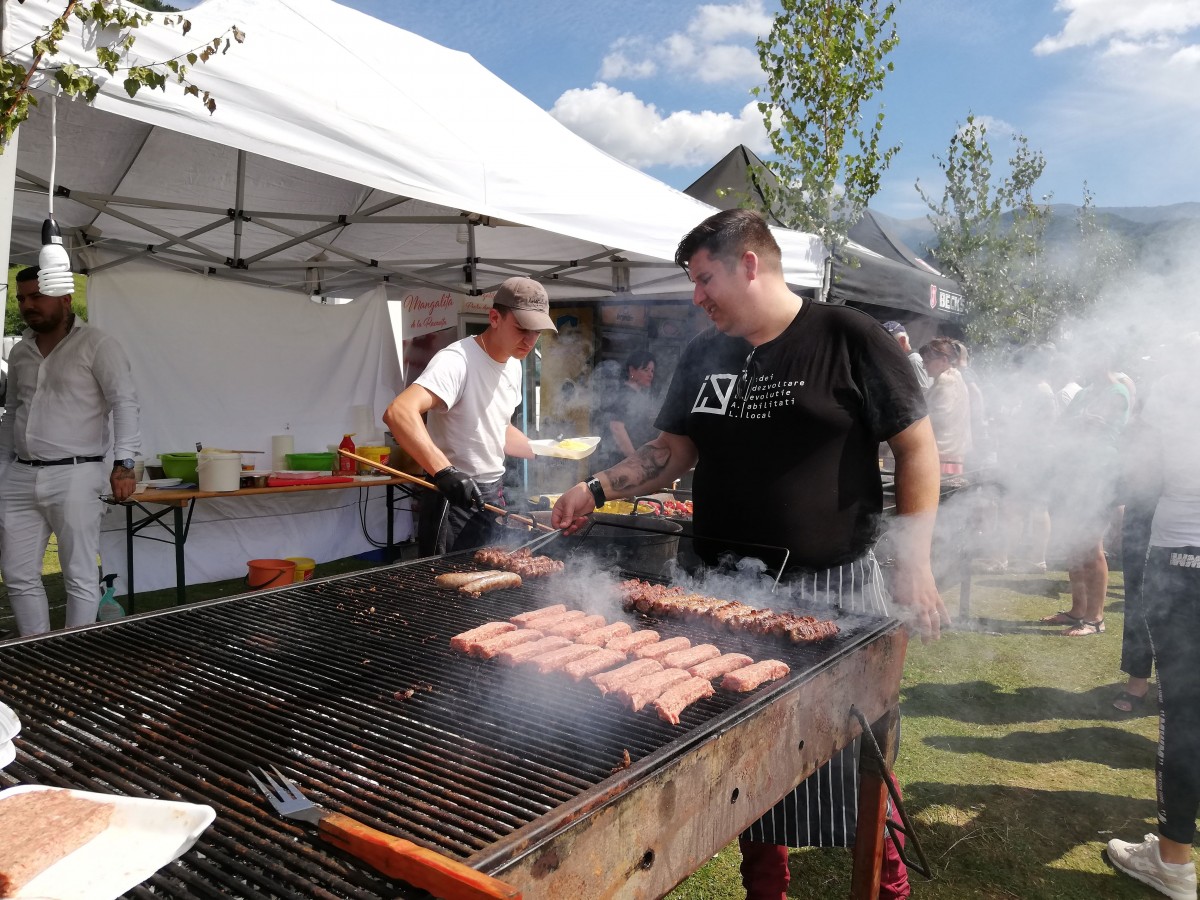 Festival dedicat porcului de mangalița, pe Valea Moașei. „Vom mânca mici, cârnați, tocana porcului și cocoloș cu brânză”