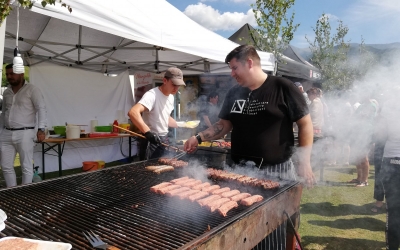 Festival dedicat porcului de mangalița, pe Valea Moașei. „Vom mânca mici, cârnați, tocana porcului și cocoloș cu brânză”