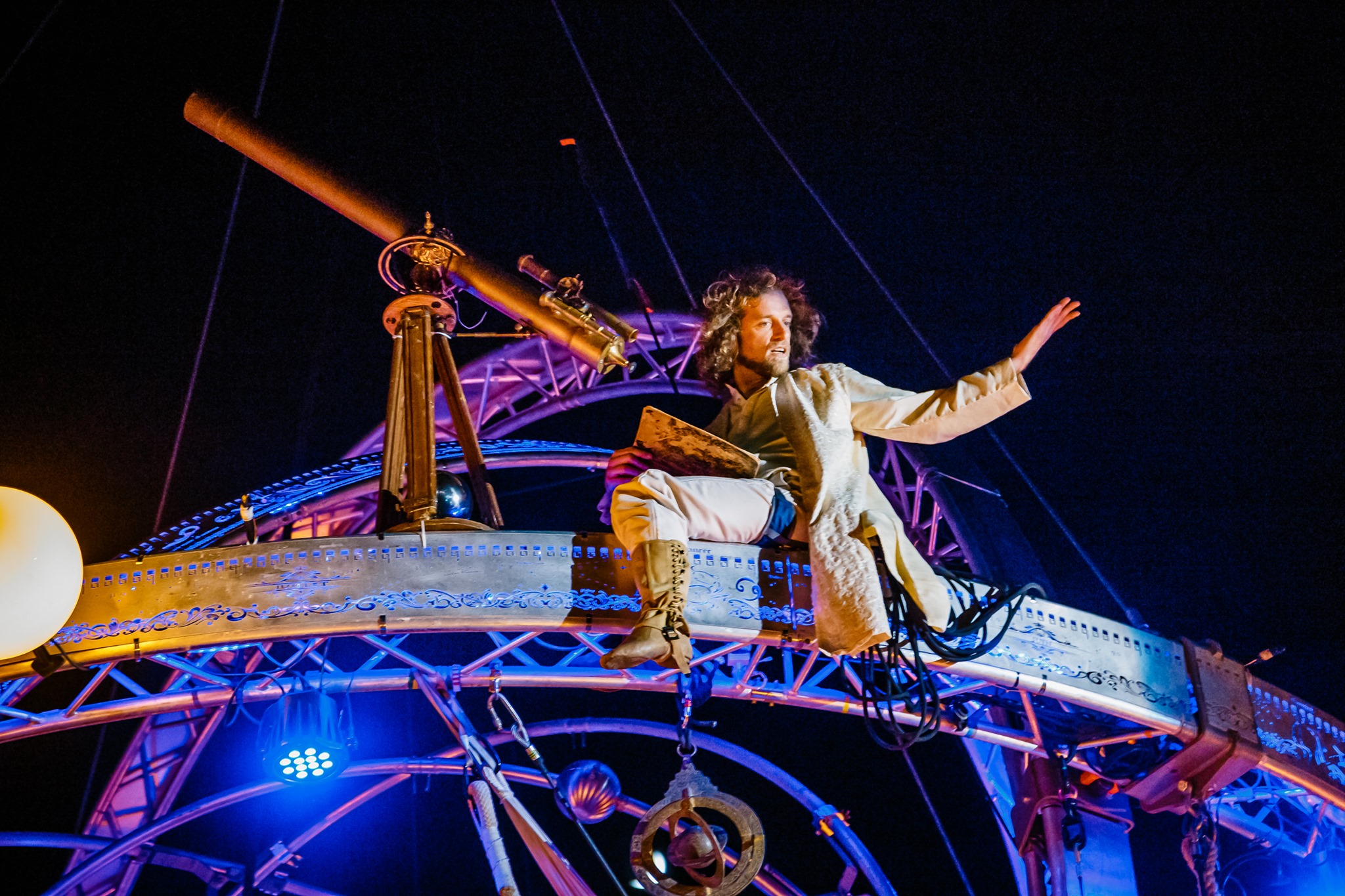 Atracțiile zilei de duminică la FITS: Maraton de spectacole în tot orașul