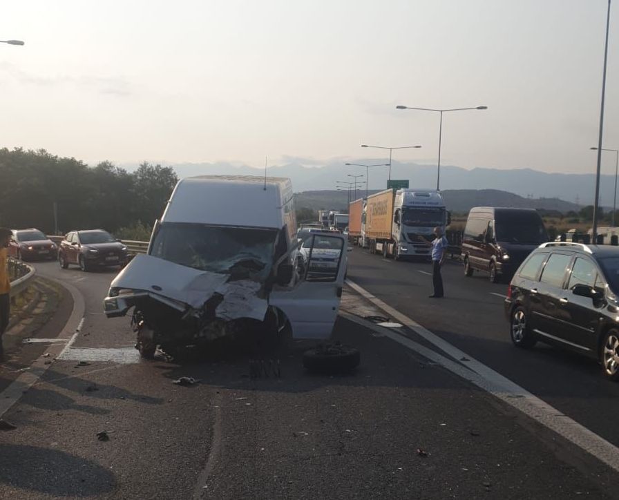 Accident pe centura Sibiului între un autocar și un microbuz