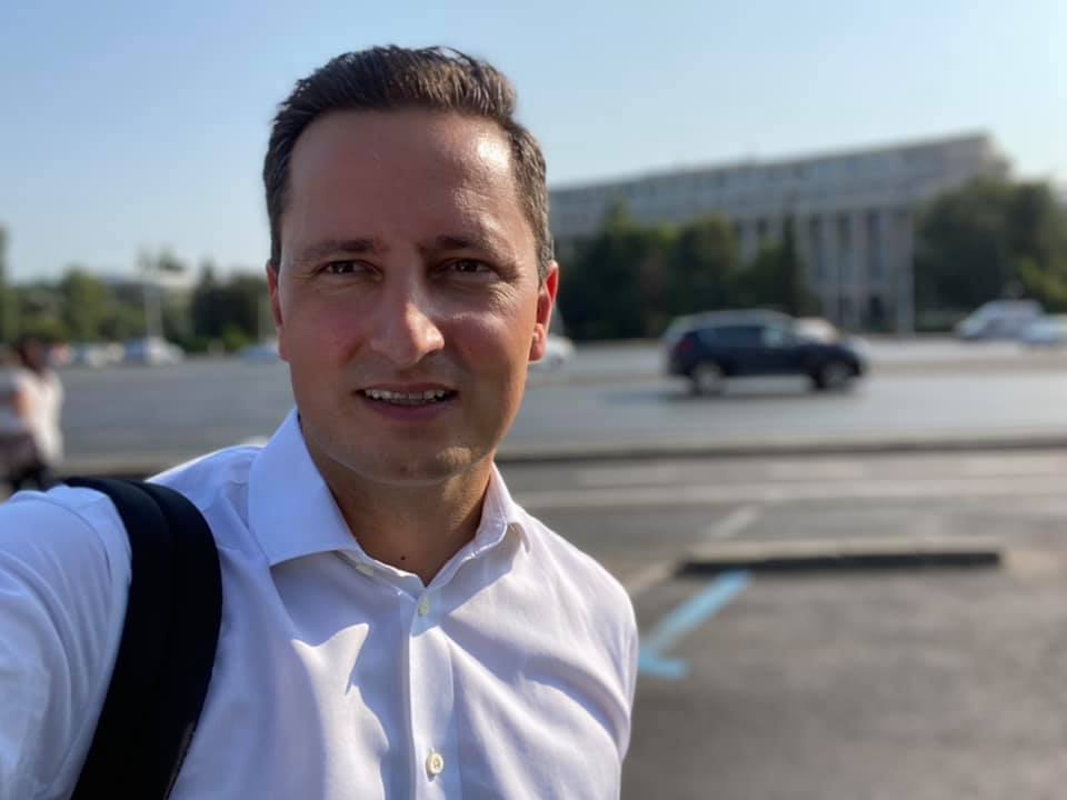 Europarlamentarul Nicu Ștefănuță intră în ”a treia cale”. Nu îi sprijină pe Barna și Cioloș în alegerile interne