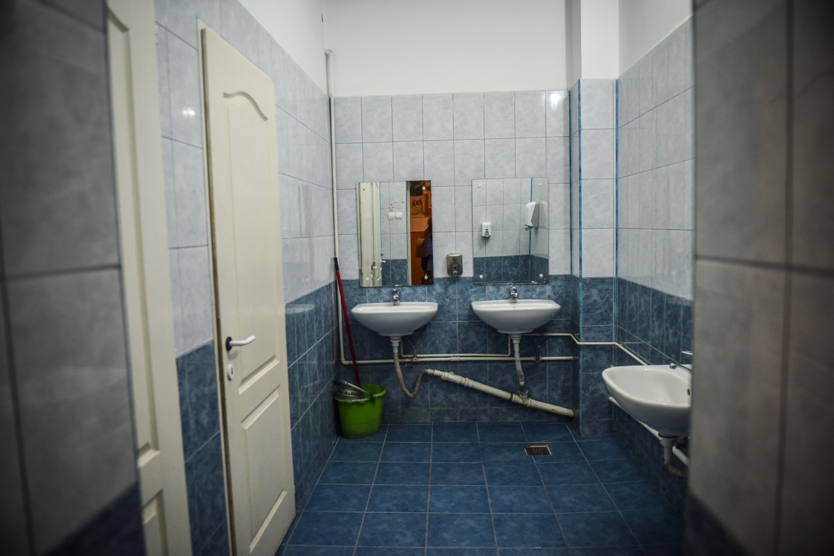 Cum începe școala în județul Sibiu: Zeci de unități nu sunt legate la canalizare sau nu au toalete ”pentru menținerea stării de igienă adecvată”