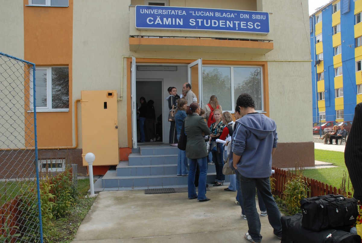 ULBS ar putea condiționa accesul în căminele studențești de vaccinare