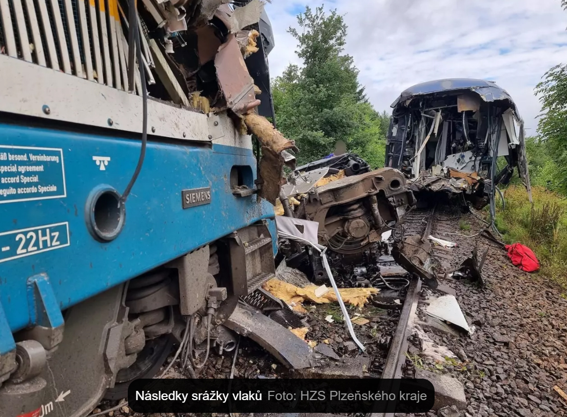 Cel puţin doi morţi în coliziunea a două trenuri în vestul Cehiei