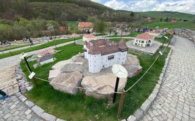 Mini Transilvania din Odorheiu Secuiesc: un parc cu zeci de clădiri monumente istorice și de arhitectură, realizate la scară redusă