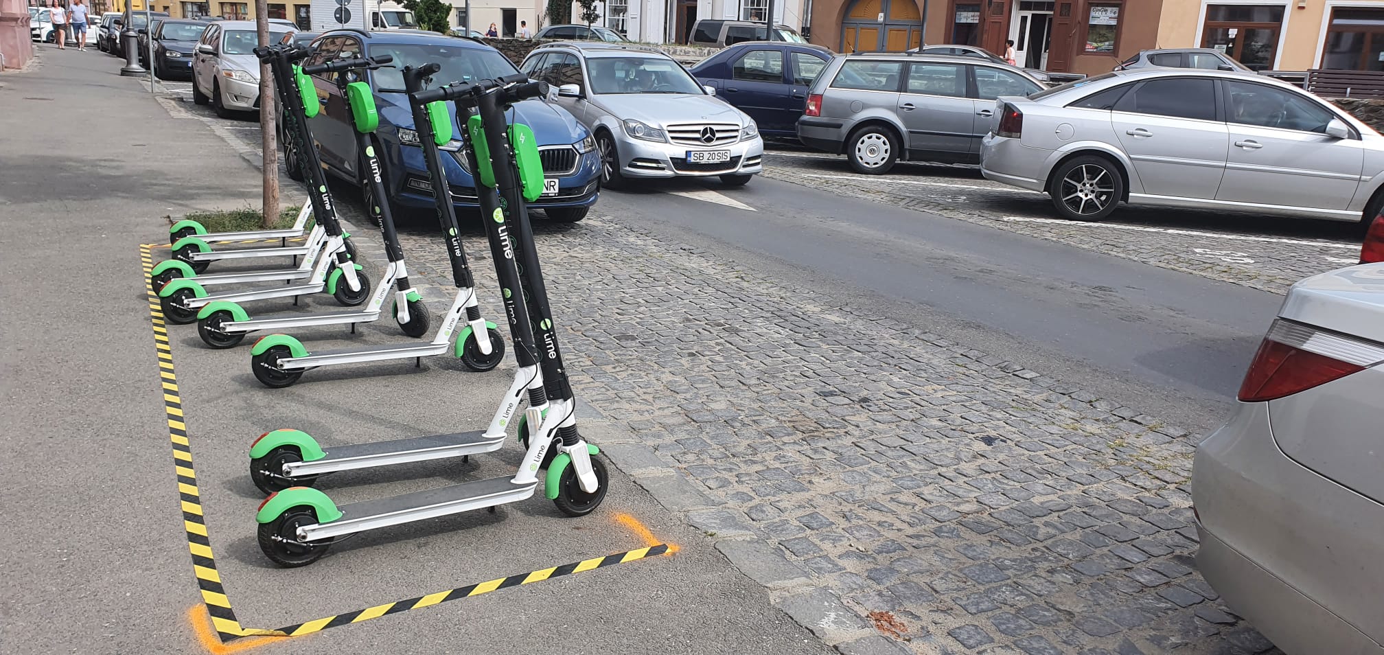 Lime a adus primele trotinete electrice în Sibiu. Cât costă să închiriezi una