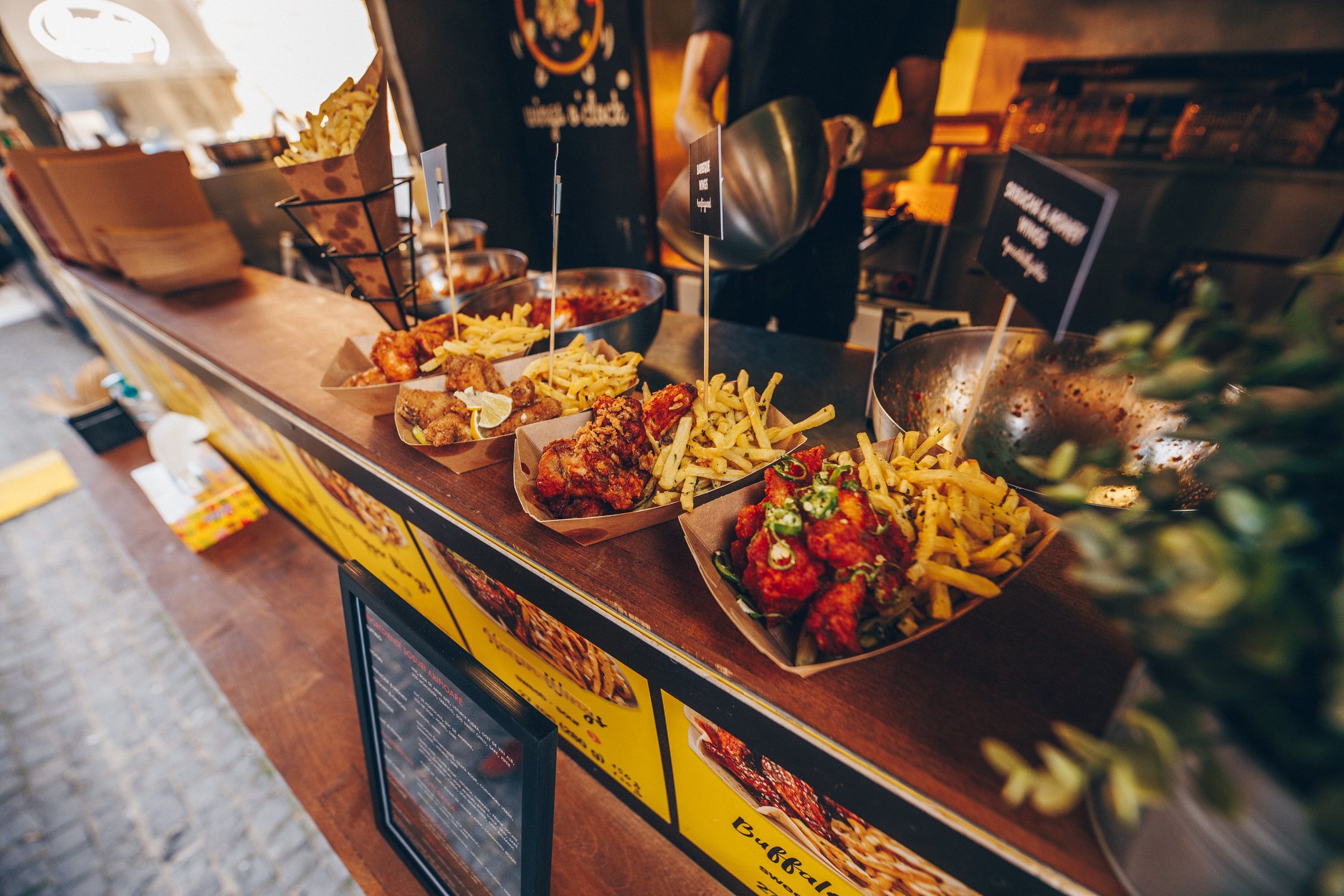 Unsprezece zile de ’’Street Food Park’’ la Sibiu – Festin culinar, concerte, retro party și miniparc de distracții în Parcul Tineretului