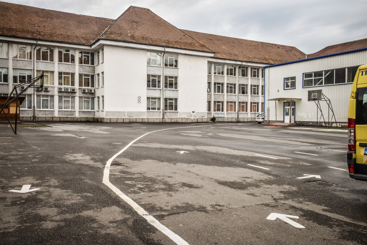 Trei studenți la Medicină îi vor învăța pe elevi ce să facă în situații critice. Proiect desfășurat la Goga, alături de ”profa lor de suflet”