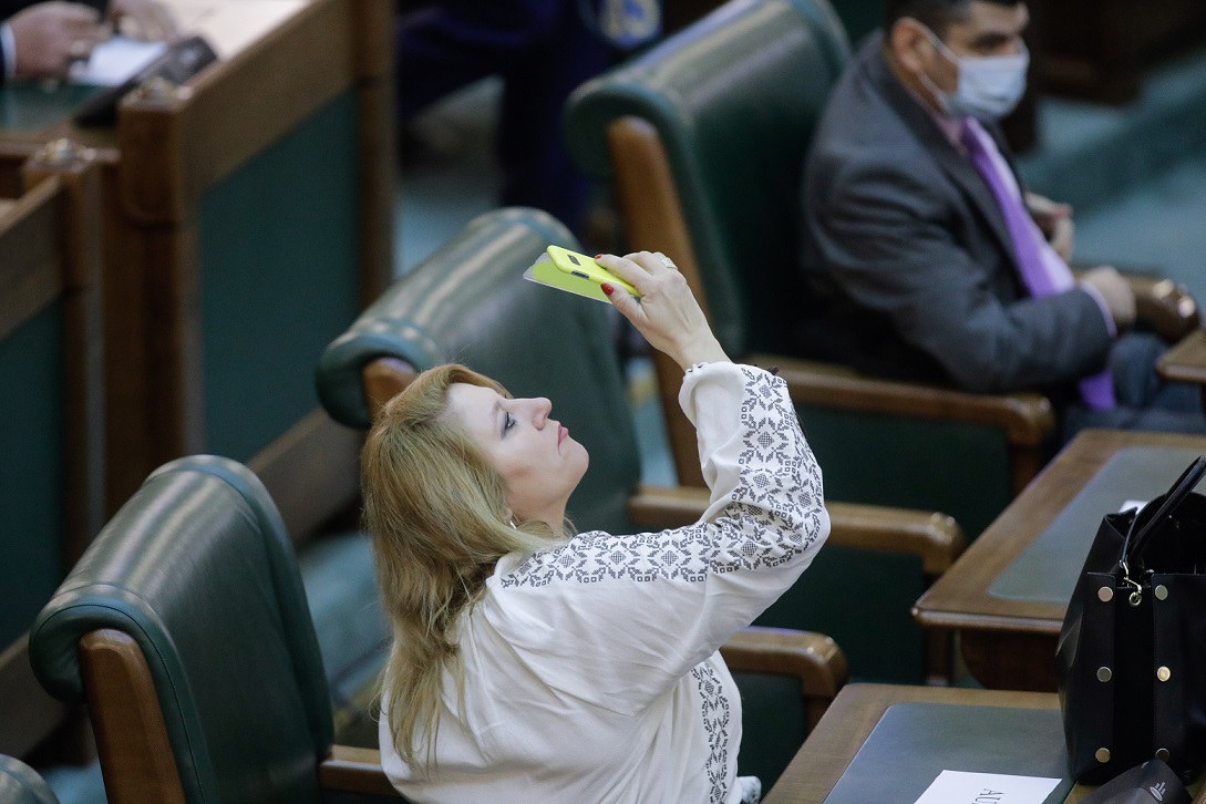 YouTube blochează contul oficial al Senatului României din cauza declarațiilor antivacciniste ale Dianei Șoșoacă