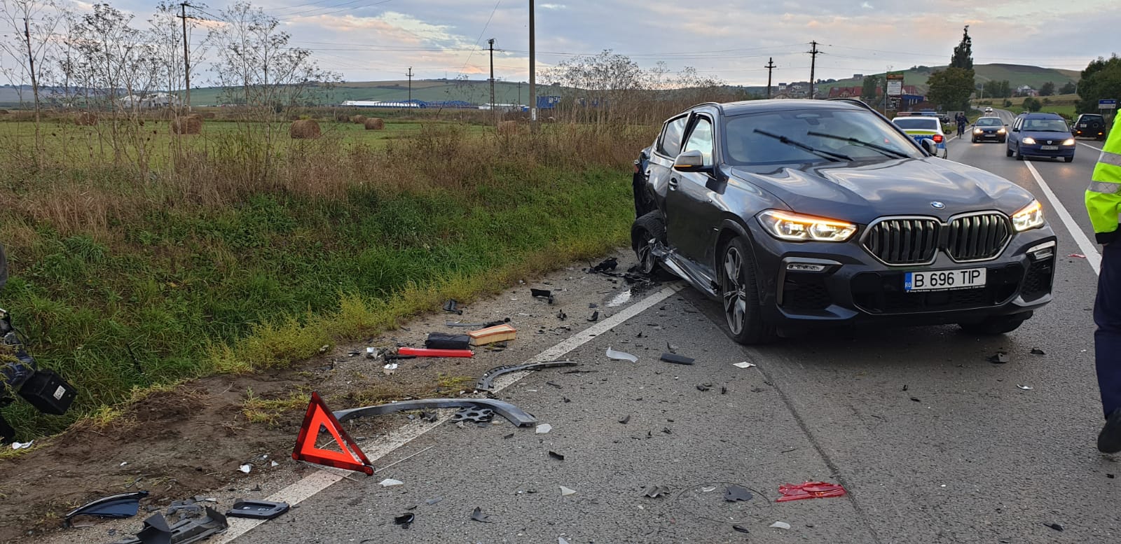 FOTO Accident în Șura Mare. Șoferul care a provocat tamponarea a fugit