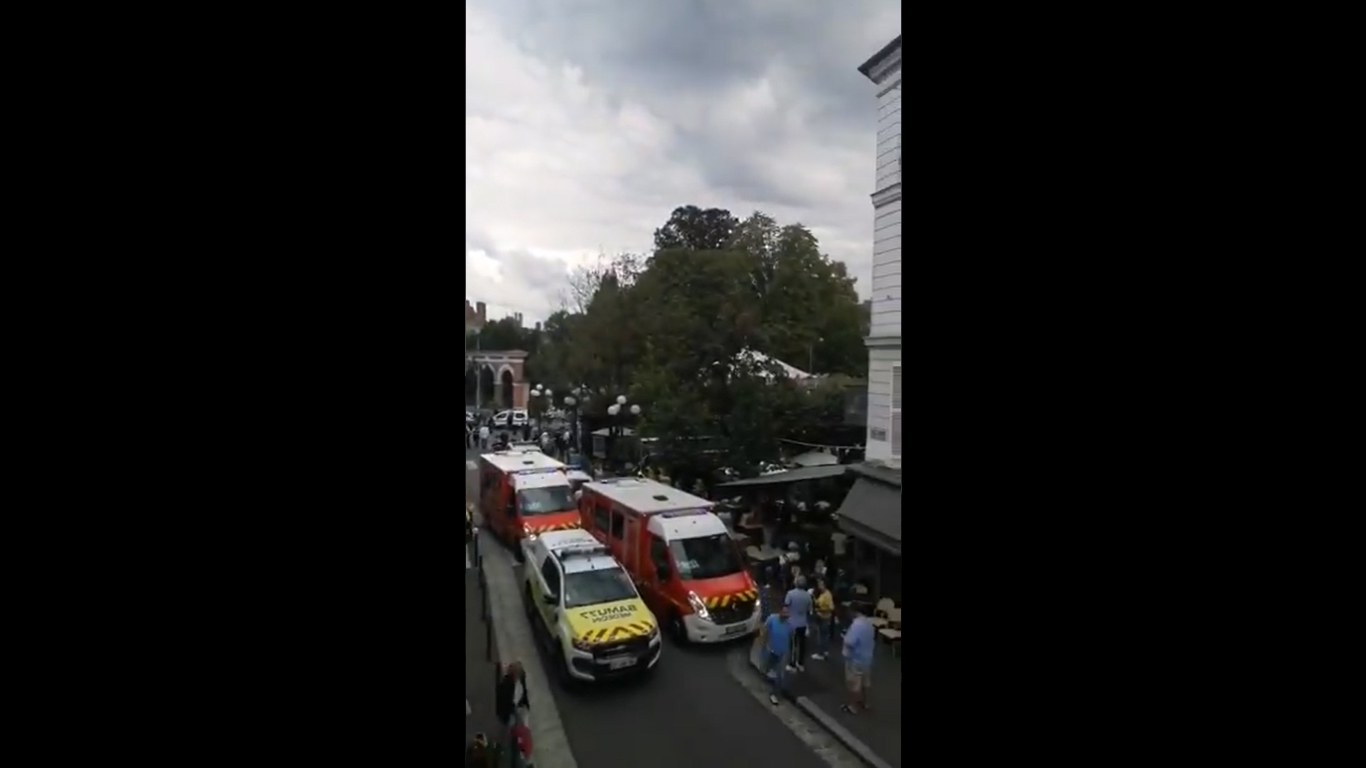 Şase oameni au fost răniți după ce o maşină a intrat într-o terasă aglomerată din Franța