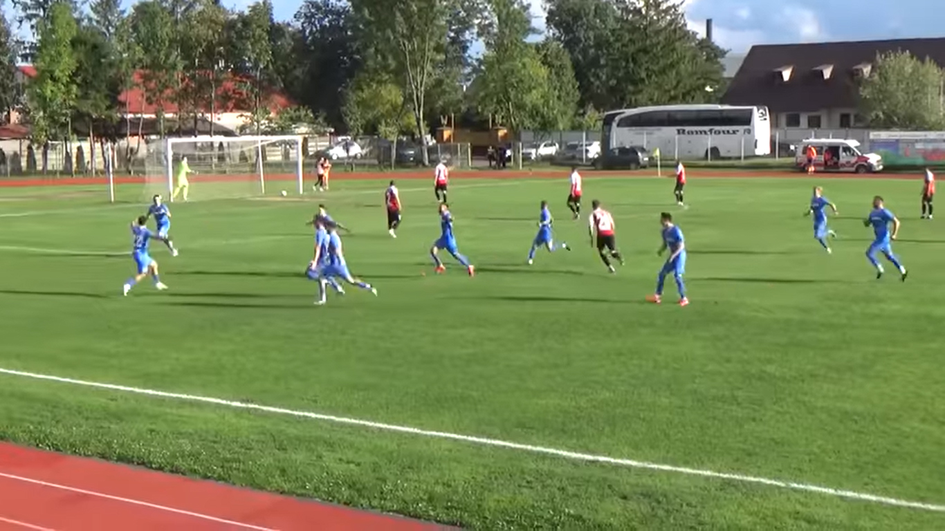VIDEO Gol marcat în secunda 4 direct de la mijlocul terenului! Unul dintre cele mai rapide goluri din istoria fotbalului românesc