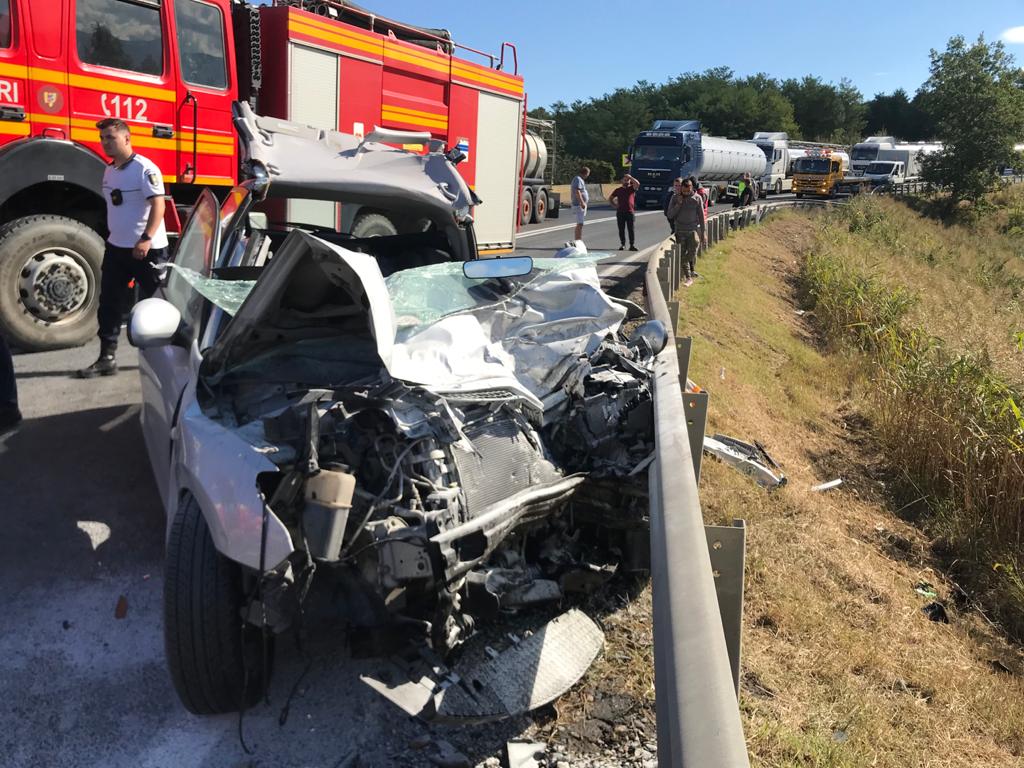 Șoferița care a intrat cu mașina într-o autocisternă, pe Hula Bradului, a murit