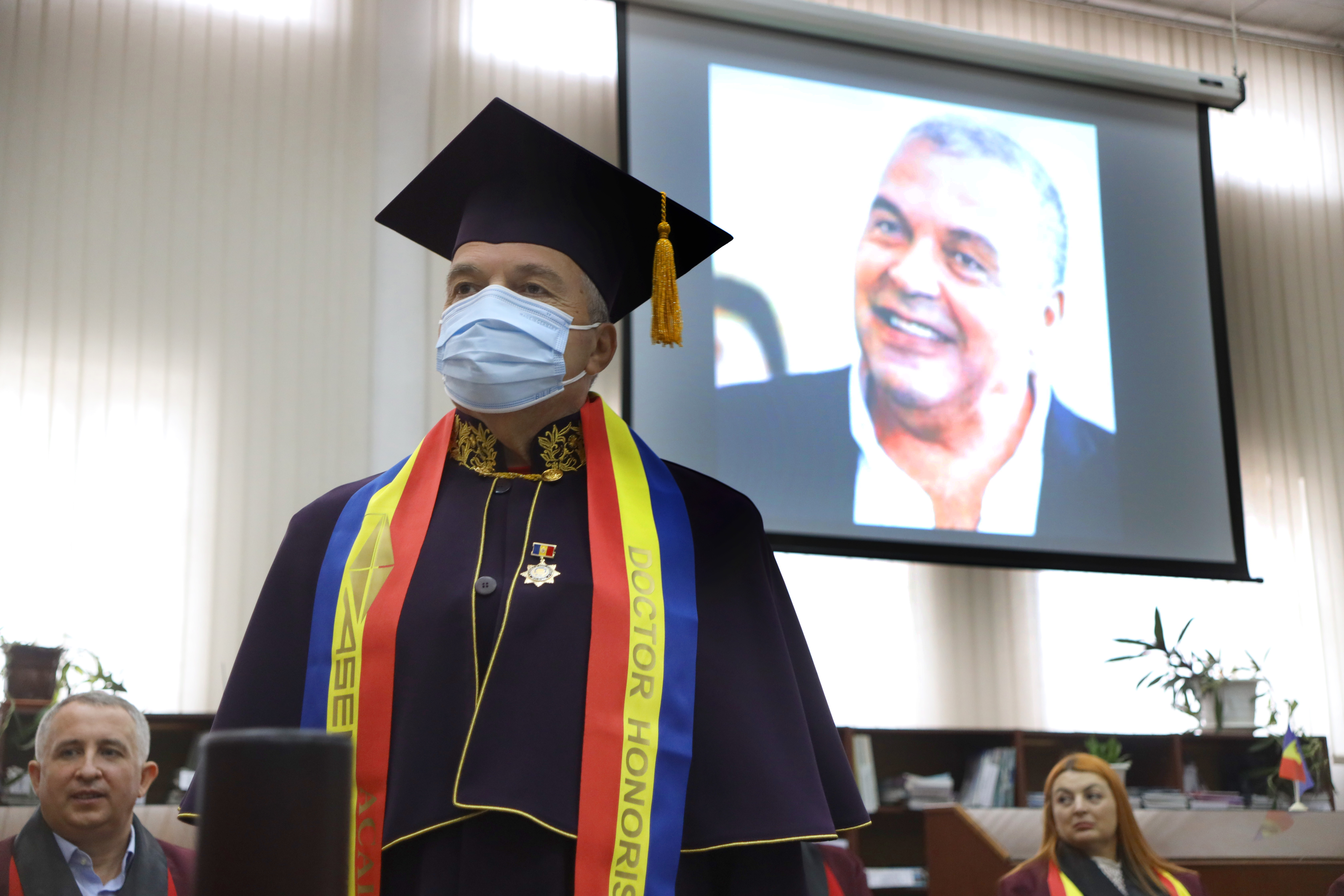 Constantin Chiriac a primit titlul de doctor honoris causa al Academiei de Științe Economice din Moldova. „Pentru contribuția în domeniul cultural, artistic, educațional și al cercetării”
